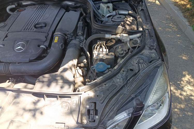 Used Mercedes-Benz E-Class 2011 E 260 L CGI Fashion Model Engine Bay Left
