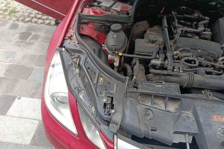 Used Mercedes-Benz E-Class 2011 E 260 CGI Coupe Engine Bay Right
