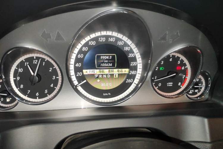 Used Mercedes-Benz E-Class 2011 E 260 CGI Coupe Odometer Close Up