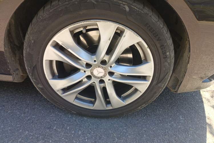 Used Mercedes-Benz E-Class 2011 E 260 L CGI Fashion Model Right Front Wheel Hub