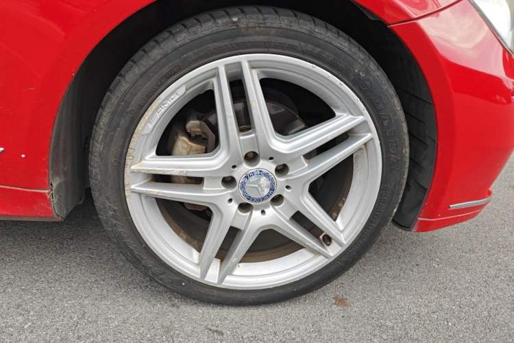 Used Mercedes-Benz E-Class 2011 E 260 CGI Convertible Edition Right Front Wheel Hub