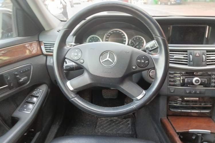 Used Mercedes-Benz E-Class 2011 E 300 L Elegant Model Steering Wheel