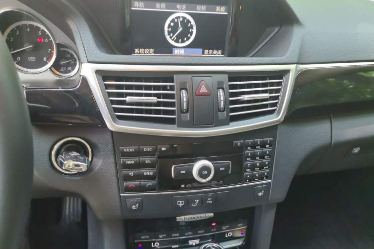 Used Mercedes-Benz E-Class 2011 E 260 L CGI Fashion Model Audio And AC Panel