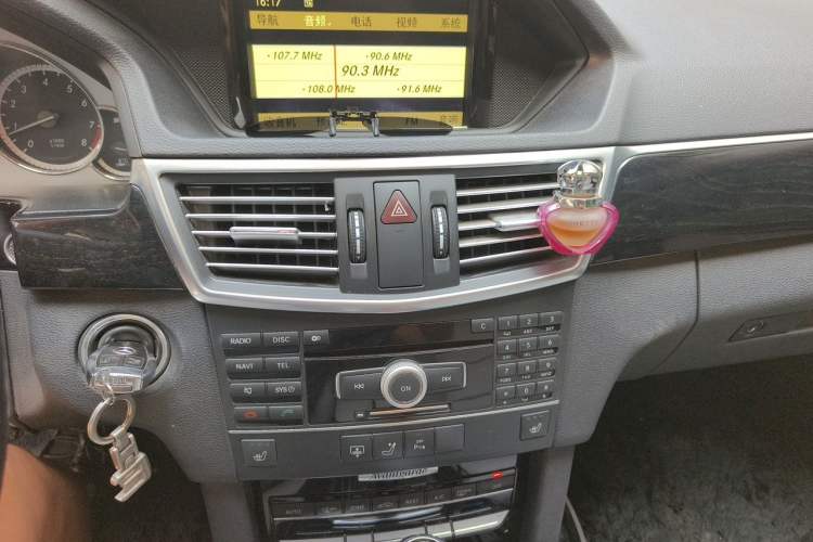 Used Mercedes-Benz E-Class 2011 E 260 L CGI Fashion Model Audio And AC Panel