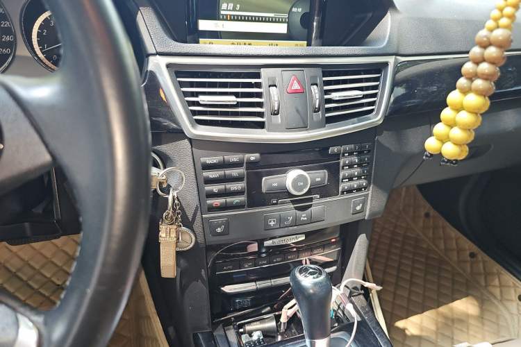 Used Mercedes-Benz E-Class 2011 E 260 L CGI Fashion Model Audio And AC Panel