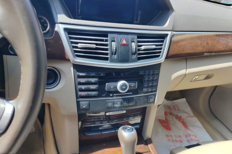Used Mercedes-Benz E-Class 2011 E 200 L CGI Elegant Model Audio And AC Panel