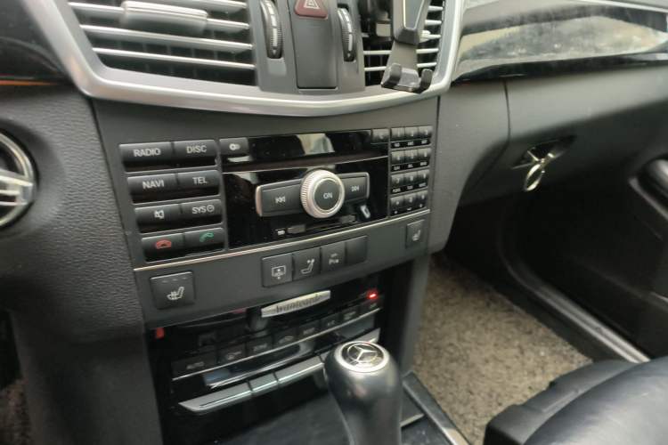 Used Mercedes-Benz E-Class 2011 E 260 L CGI Fashion Model Audio And AC Panel