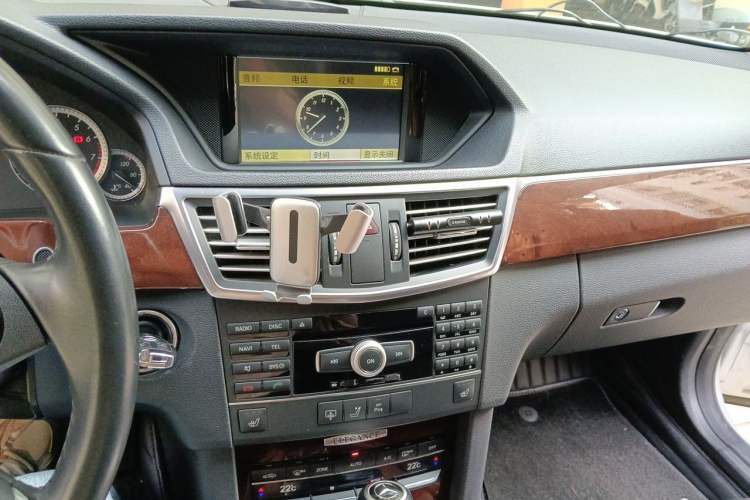 Used Mercedes-Benz E-Class 2011 E 200 L CGI Elegant Model Audio And AC Panel