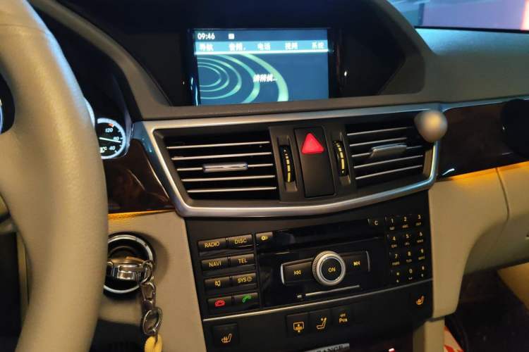 Used Mercedes-Benz E-Class 2011 E 260 L CGI Fashion Model Audio And AC Panel