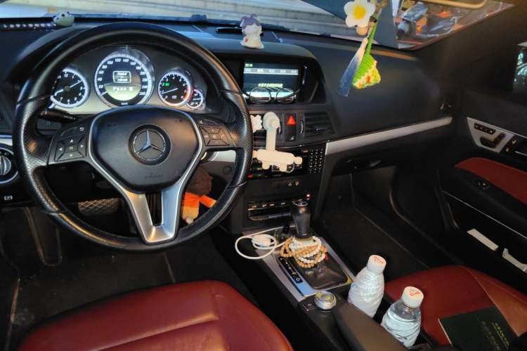Used Mercedes-Benz E-Class 2011 E 260 CGI Coupe Center Console
