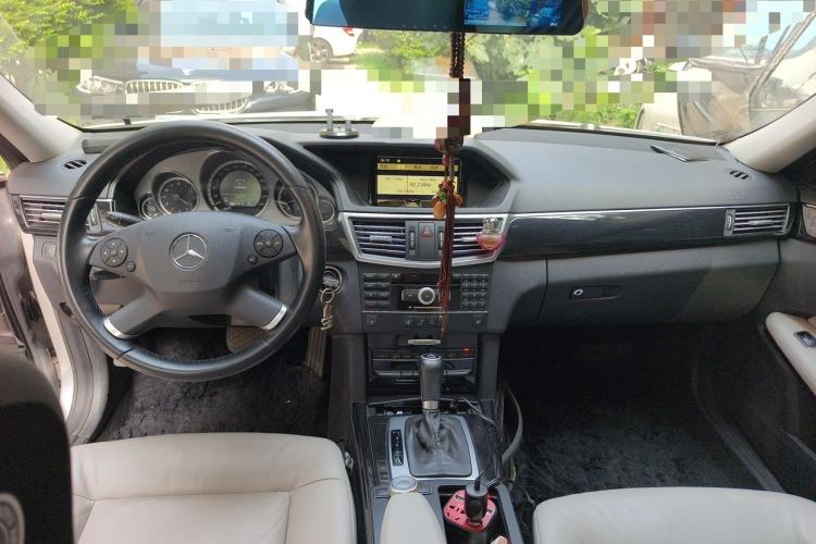 Used Mercedes-Benz E-Class 2011 E 260 L CGI Fashion Model Center Console