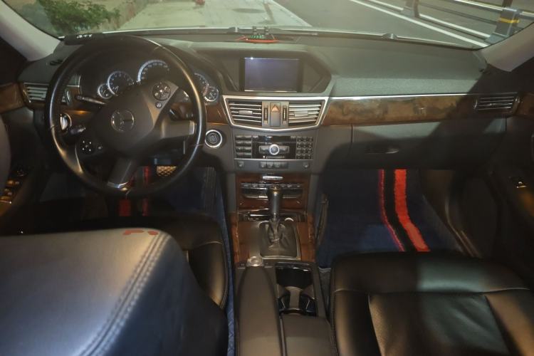 Used Mercedes-Benz E-Class 2011 E 200 L CGI Elegant Model Center Console