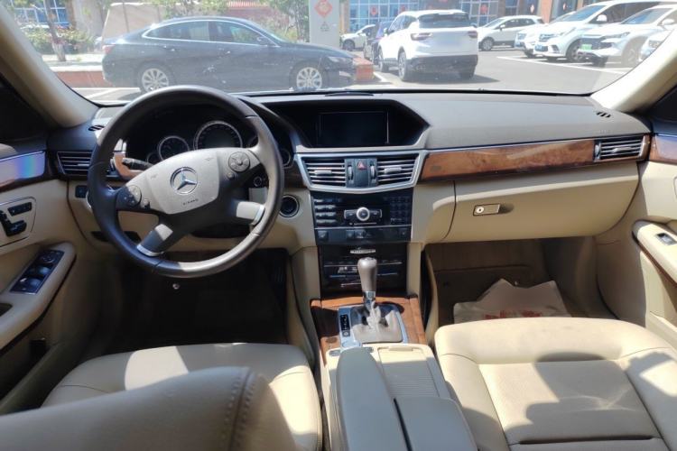 Used Mercedes-Benz E-Class 2011 E 200 L CGI Elegant Model Center Console