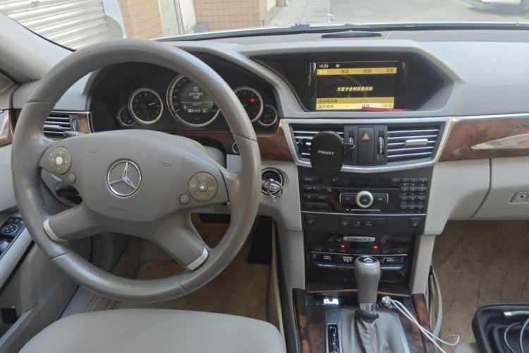 Used Mercedes-Benz E-Class 2011 E 200 L CGI Elegant Model Center Console