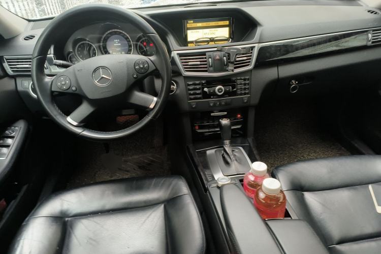 Used Mercedes-Benz E-Class 2011 E 260 L CGI Fashion Model Center Console