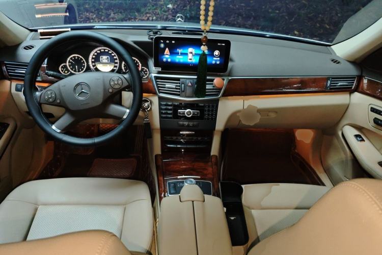 Used Mercedes-Benz E-Class 2011 E 200 L CGI Elegant Model Center Console