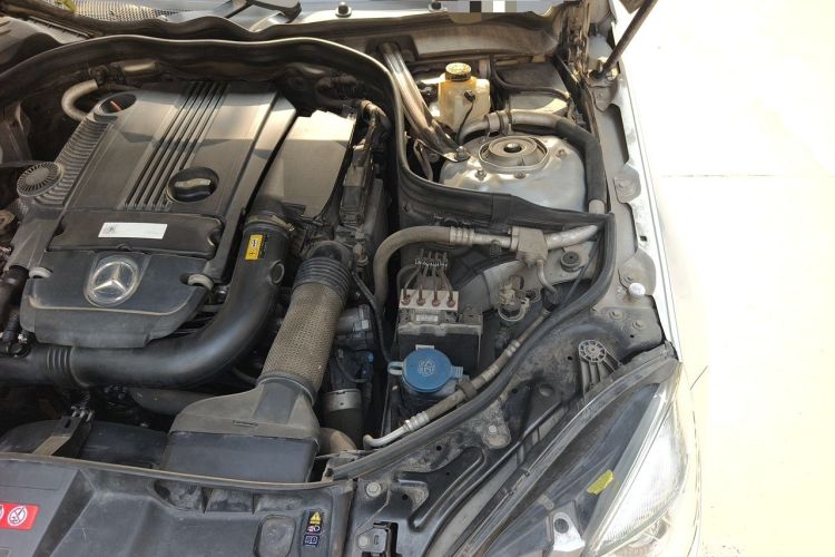Used Mercedes-Benz E-Class 2011 E 260 L CGI Fashion Model Engine Bay Left
