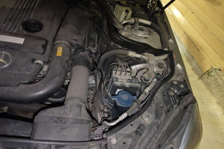 Used Mercedes-Benz E-Class 2011 E 200 L CGI Elegant Model Engine Bay Left