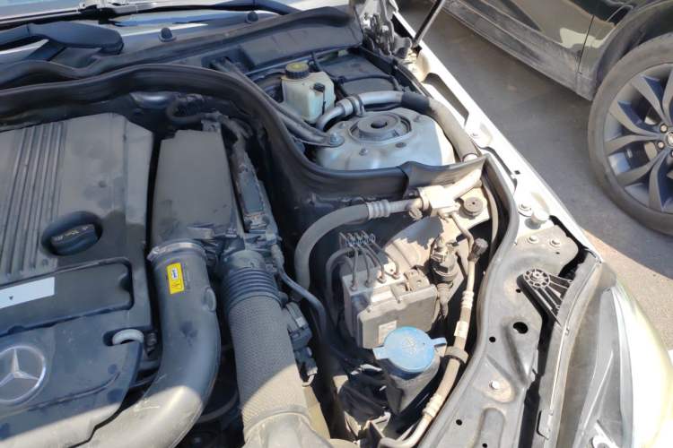 Used Mercedes-Benz E-Class 2011 E 200 L CGI Elegant Model Engine Bay Left