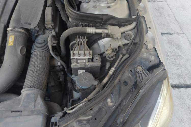Used Mercedes-Benz E-Class 2011 E 200 L CGI Elegant Model Engine Bay Left