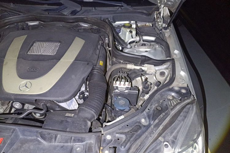 Used Mercedes-Benz E-Class 2011 E 300 L Fashion Prestige Model Engine Bay Left