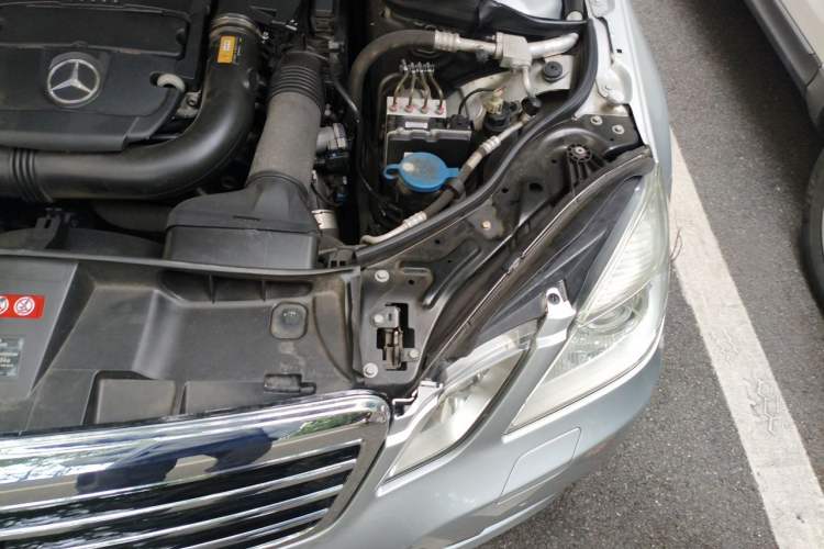 Used Mercedes-Benz E-Class 2011 E 260 L CGI Fashion Model Engine Bay Left