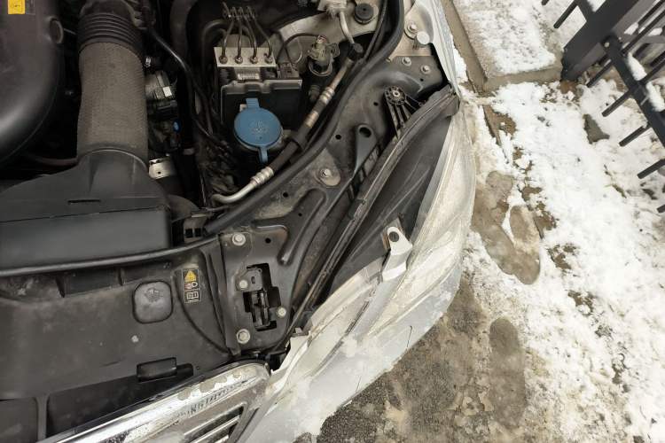 Used Mercedes-Benz E-Class 2011 E 260 L CGI Fashion Model Engine Bay Left