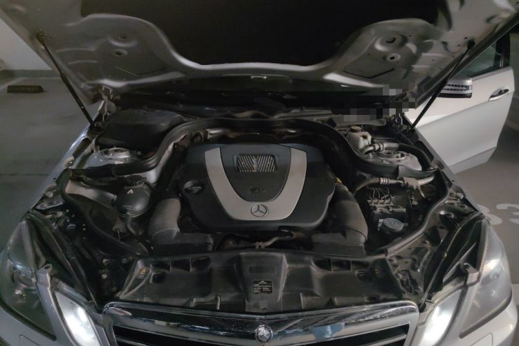 Used Mercedes-Benz E-Class 2011 E 300 L Fashion Prestige Model Engine Bay