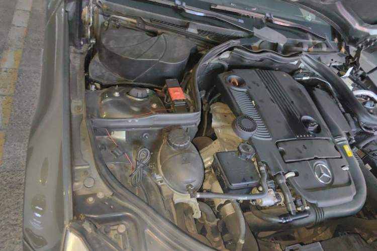 Used Mercedes-Benz E-Class 2011 E 260 CGI Coupe Engine Bay Right