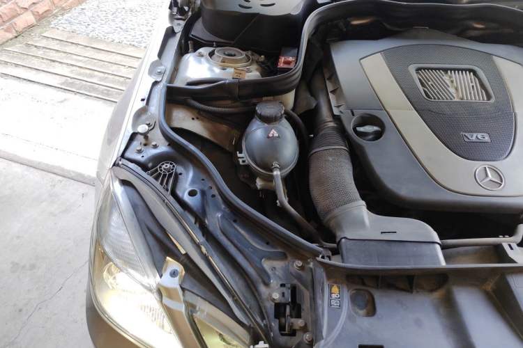 Used Mercedes-Benz E-Class 2011 E 300 L Elegant Model Engine Bay Right