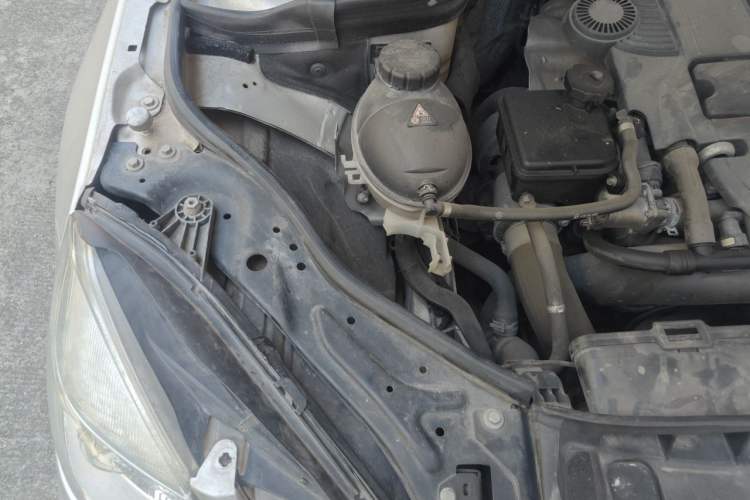 Used Mercedes-Benz E-Class 2011 E 200 L CGI Elegant Model Engine Bay Right