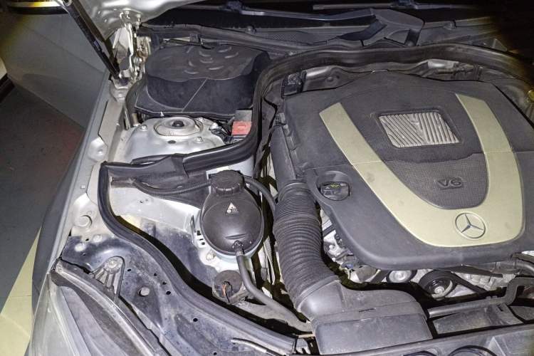 Used Mercedes-Benz E-Class 2011 E 300 L Fashion Prestige Model Engine Bay Right