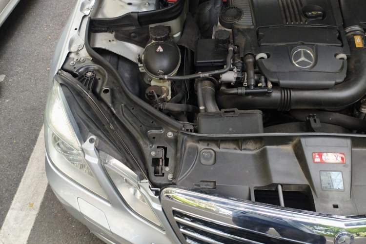 Used Mercedes-Benz E-Class 2011 E 260 L CGI Fashion Model Engine Bay Right