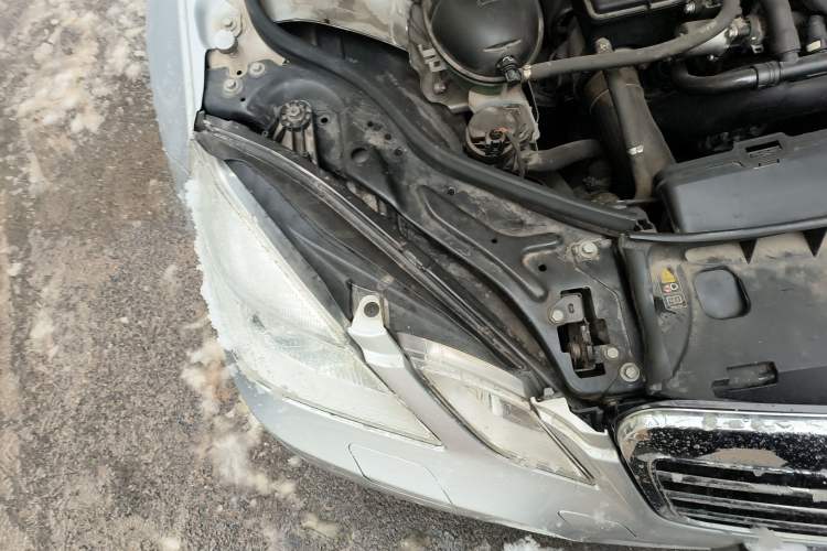 Used Mercedes-Benz E-Class 2011 E 260 L CGI Fashion Model Engine Bay Right