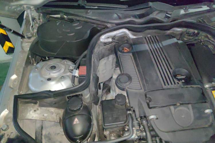 Used Mercedes-Benz E-Class 2011 E 260 L CGI Fashion Model Engine Bay Right