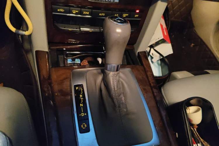 Used Mercedes-Benz E-Class 2011 E 260 L CGI Fashion Model Gear Lever