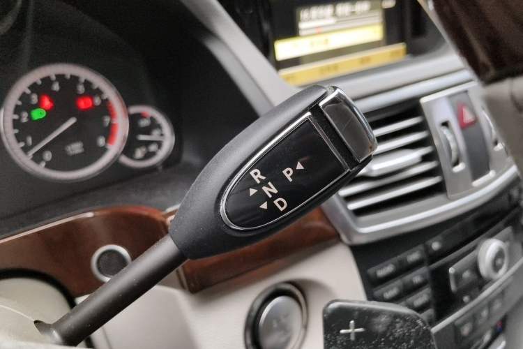 Used Mercedes-Benz E-Class 2011 E 300 L Elegant Model Gear Lever