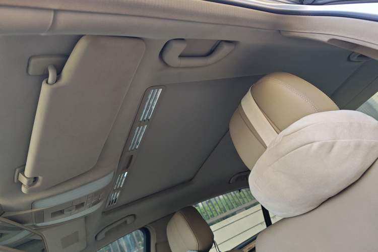 Used Mercedes-Benz E-Class 2011 E 200 L CGI Elegant Model Headliner