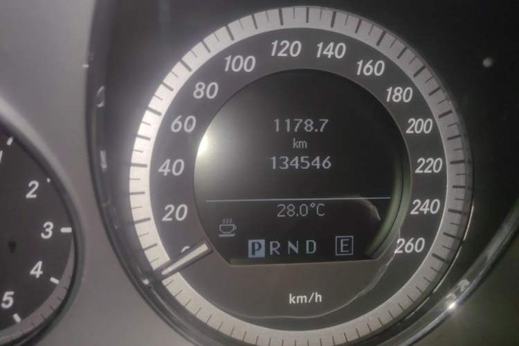 Used Mercedes-Benz E-Class 2011 E 260 L CGI Fashion Model Odometer Close Up