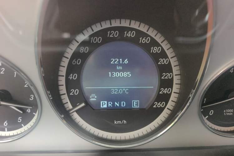 Used Mercedes-Benz E-Class 2011 E 260 L CGI Fashion Model Odometer Close Up