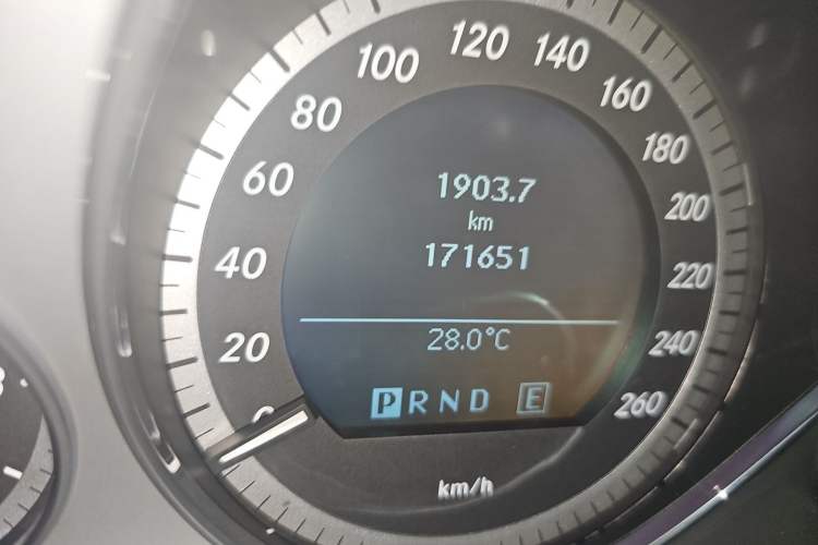 Used Mercedes-Benz E-Class 2011 E 260 L CGI Fashion Model Odometer Close Up