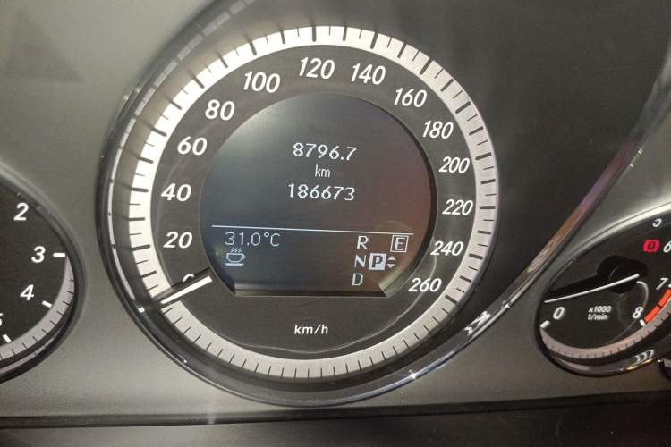 Used Mercedes-Benz E-Class 2011 E 300 L Fashion Prestige Model Odometer Close Up