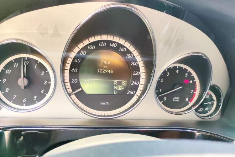 Used Mercedes-Benz E-Class 2011 E 300 L Fashion Prestige Model Odometer Close Up