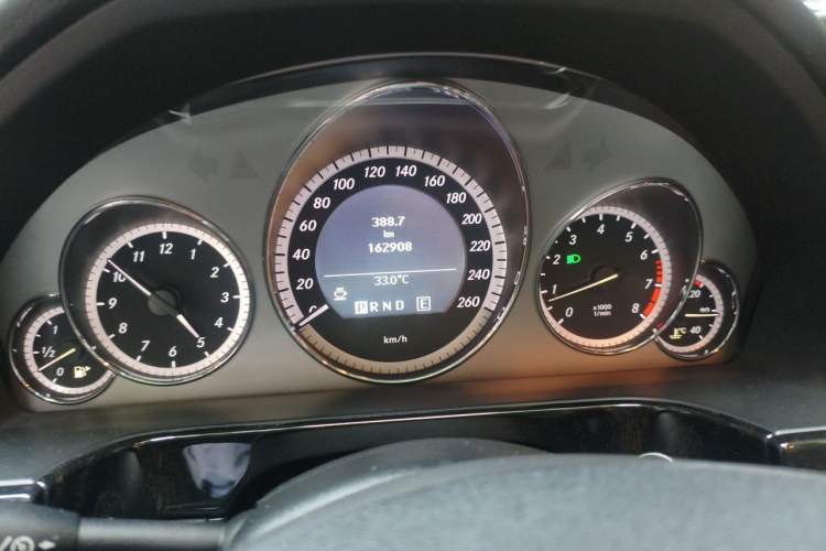 Used Mercedes-Benz E-Class 2011 E 260 L CGI Fashion Model Odometer Close Up