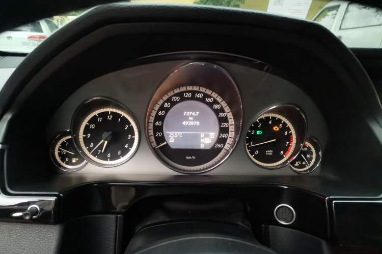 Used Mercedes-Benz E-Class 2011 E 300 L Fashion Prestige Model Odometer Close Up