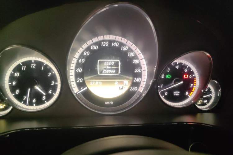 Used Mercedes-Benz E-Class 2011 E 300 L Fashion Prestige Model Odometer Close Up