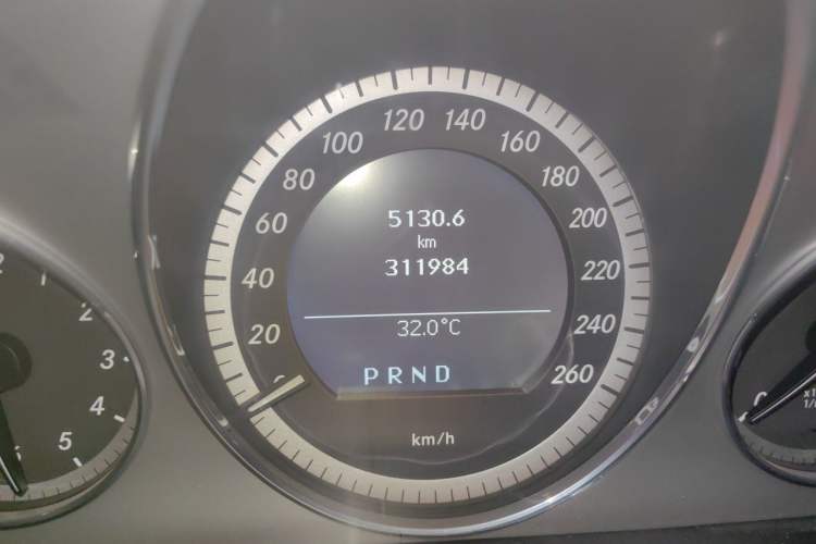 Used Mercedes-Benz E-Class 2011 E 260 L CGI Fashion Model Odometer Close Up