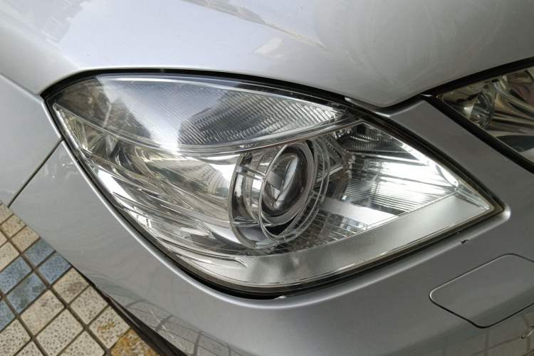 Used Mercedes-Benz E-Class 2011 E 200 L CGI Elegant Model Right Front Headlight