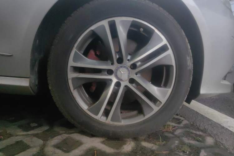 Used Mercedes-Benz E-Class 2011 E 260 L CGI Fashion Model Right Front Wheel Hub