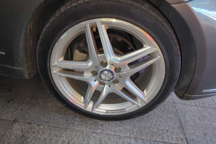 Used Mercedes-Benz E-Class 2011 E 260 CGI Coupe Right Front Wheel Hub